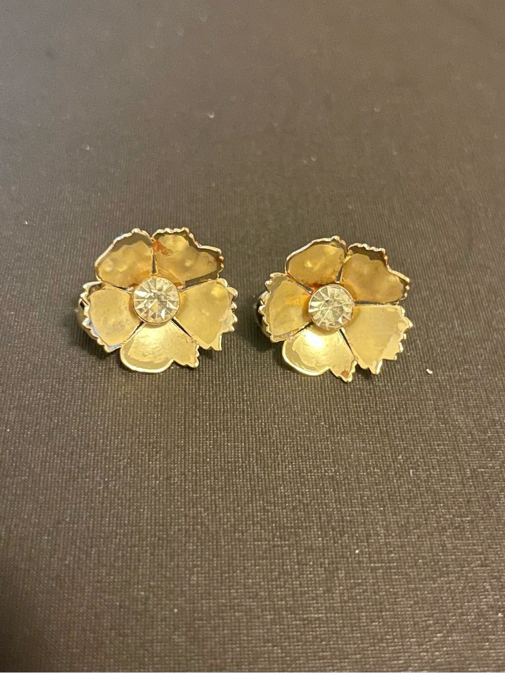 Coro Gold Floral flower Crystal Center clip on earrings